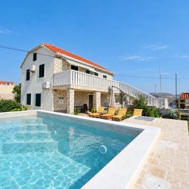 Apartment Island Sun Terrace, viešbutis mieste Krapanj