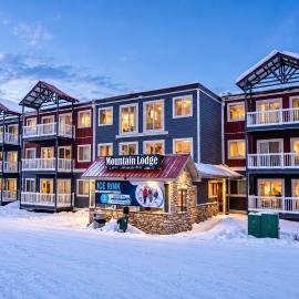 ML 343 Ski-InOut Island Kitchen Steps to Ballhooter Sleeps 6, hotel i Snowshoe