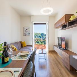 GuestHost - Brunate Funicolare Apartment, hotell i Brunate