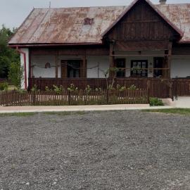 Ily house, home & retreat, hotel em Cehal