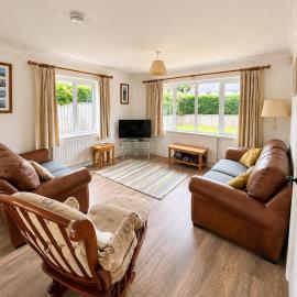 Stockwood - 3 bedroom bungalow, sleeps 6, dog friendly,