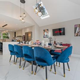 Games Room, Cinema Room, All En-Suite Bathrooms, Private Parking & 10 Minutes from Town