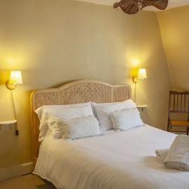 Hidden Loft Apartment - Central Bath