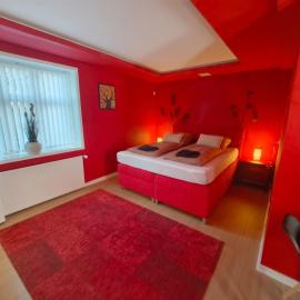 4S - Red Autumn Suite
