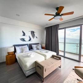 The Blue Heron - Superior Oceanfront Twin Suite