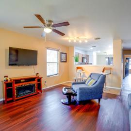 Fenced Yard, Workspace, Garage: Ft Worth Home Base