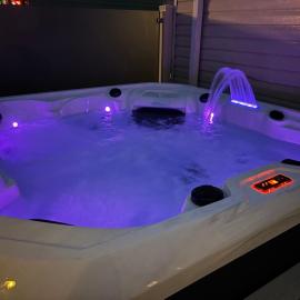 Sunnymede C1 luxury pet friendly hot tub breaks, hotel i Ingoldmells