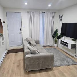 La Suite privée Rive-Sud près de Montréal Semi sous-sol dans un duplex, hotel a Saint-Hubert