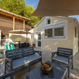 My Dalmatia - Beach house Kornati View with private Jacuzzi، فندق في مورتير