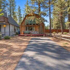 Bear Trap Cabin - Nice cabin in a quiet area with hot tub!