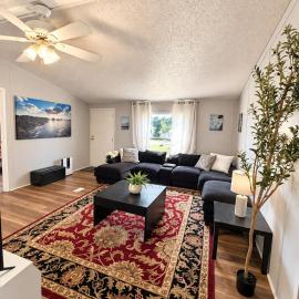 The Simple Comfort Stay, 3BR Near Greenville, Hotel in Piedmont