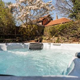 Historical Sherwood Forest Cottages - Sleeps 16