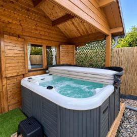 Rustic Western Ranch House with private garden and jacuzzi between Amsterdam Haarlem and Schiphol Airport
