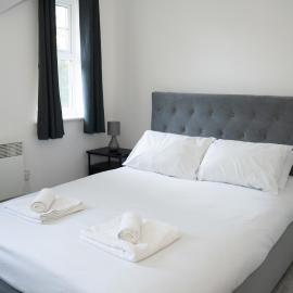 크롤리에 위치한 호텔 2BR Apartment Near Gatwick Balcony Sleeps 5