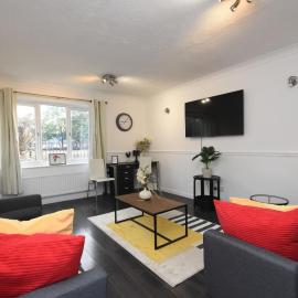 Beautiful 3BR house with garden