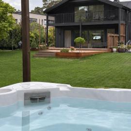 Villa Strandvik - Luxury Seaside Villa with Private Hot Tub, khách sạn ở Halmstad