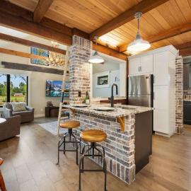 The Grain House at What The Farm, hotel u gradu Lavland