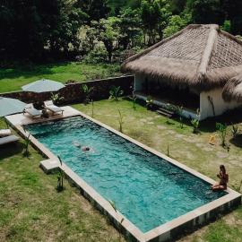 Maluk में, होटल NIRA Surf Villas