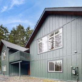 Cozy Two-Bedroom Girdwood Duplex w Kids Play Room – hotel w mieście Girdwood