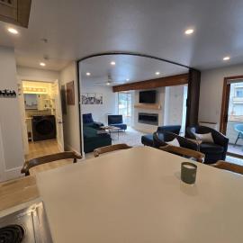 Second-Floor Base Studio w Murphy Bed Near Alyeska