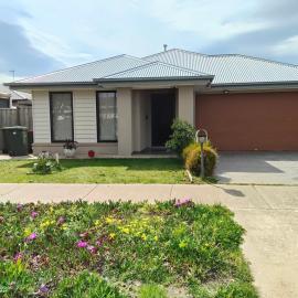 Home in Charlemont Group Accomodation in Geelong, hotelli kohteessa Marshalltown