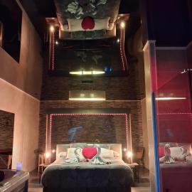 Viesnīca Suite avec Jacuzzi - Clim - Terrasse - Wi-Fi pilsētā Agda