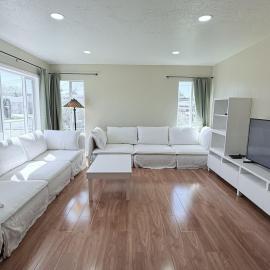 680 Modern 3BR Home w Kitchen Near Downtown Hayward