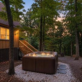Cozy 3BR Retreat ll Perfect for Families & Groups, ξενοδοχείο σε Apple Mountain Lake