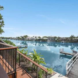 Seahorse Family & Pooch Friendly Waterfront Home