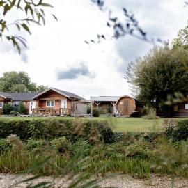 Peenehof Köppen - Ferienwohnungen & Schlaffässer