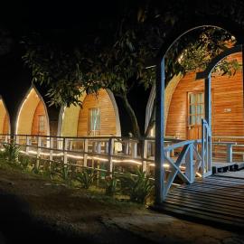 Shalom Honeymoon Cottage، فندق في Māhmuam
