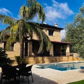 Valencia Grove Villa، فندق في ميليو