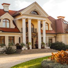 Winny Dworek, hotel Sulechówban