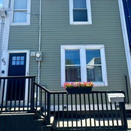 Downtown Getaway -3 Bedrooms - 3 Bathrooms - Parking - BBQ
