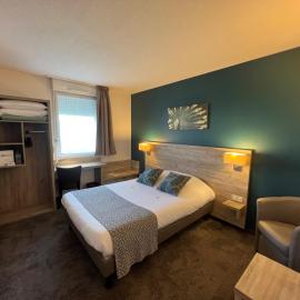 Brit Hotel Saumur, ξενοδοχείο σε Distré