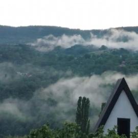 Qəçreş hous, qapalı hovuzlu villa A-frame