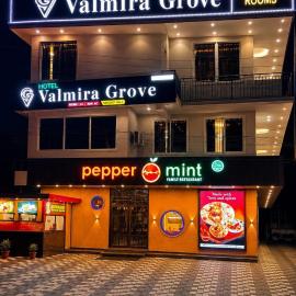 Hotel Valmira Grove, khách sạn ở Muttam