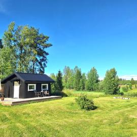 Nyrenoverad gäststuga, 10 minuter till Charlottenberg, Hotel in Allstakan