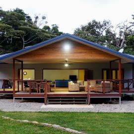 Coconut Beach House & Cottages, hotel i Cape Tribulation