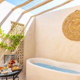 Alehsan chalet - adults only, Hotel in Dāliyat el Karmil