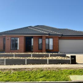 Living Waters Retreat - Doreen - Luxury Holiday Home with Free EV Dock!