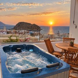 Majestic View Villa - Outdoor Jacuzzi, hôtel à Arkasa