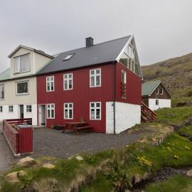 Charming Heritage House with Modern Comforts, hotel en Froðba
