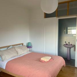 1 Bedroom Flat with Private Kitchen & Ensuite