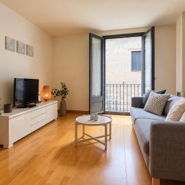 Two bedroom apartment behind the Rambla