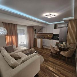 Apartman Garden, מלון בפוצ'ה