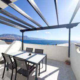 Dragon View - Oceanfront Apartment Faro de Sardina, Hotel in Gáldar
