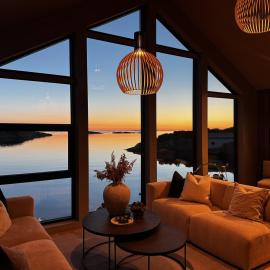 OceanView Karmoy Jacuzzi, Sauna & Sea Views, viešbutis mieste Karmøy