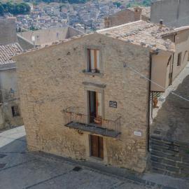 San Nicolò Holiday Home, khách sạn ở Montalbano Elicona