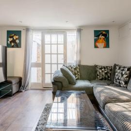 Entire Cosy 4 Bed House in Quiet Neighbourhood, hotel din Londra
